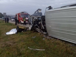 Один водитель погиб, второй получил тяжелые травмы в ДТП под Будештами