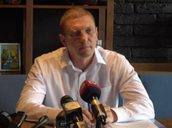 Экс-глава Антикоррупционной прокуратуры рассказал, кому принадлежат автомобили, что преследовали его