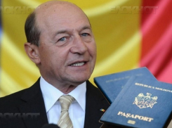 Президент Додон объяснил причину отзыва молдавского гражданства у Бэсеску