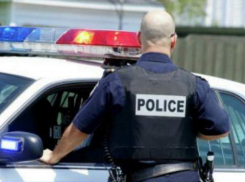 Молдавские парни избили мужчину и перерезали ему горло 