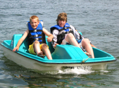 Тонувших подростков возле перевернувшегося катамарана на Кучурганском водохранилище спасли мужчины 