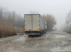 Год за годом столичную улицу Индустриальную затапливает водой, местные в отчаянии