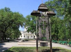 В сквере Кафедрального собора установлен новый поклонный крест 