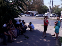 Родственники зеков устроили протест в Одессе против «акций устрашения» после изнасилования и расчленения Порошенко