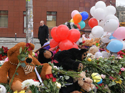 Общенациональный день траура по жертвам трагедии в Кемерово объявил Путин