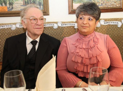 Ставшая второй женой диктора Игоря Кириллова уроженка Молдовы ездит на могилу его первой супруги 