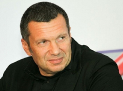 Президент Молдовы стремится вести страну с опорой на обе ноги, - Соловьев