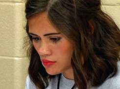 Учительницу в шортиках признали виновной в изнасиловании школьника и вымогательстве секса с помощью гаджета