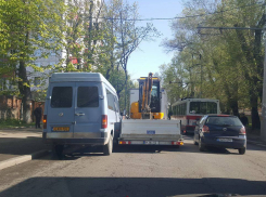 В Кишиневе «притершиеся» маршрутка и грузовик спровоцировали пробку