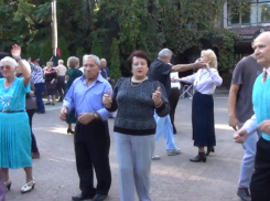 Танцуют все! Кишиневцы зажигают под хиты своей молодости