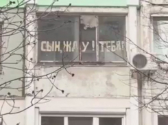 «Сын, жду тебя!»: шокирующая история женщины, сын которой уехал за границу