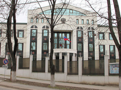 Молдова решила выслать трех российских дипломатов из-за заигрываний Лянкэ с Лондоном 