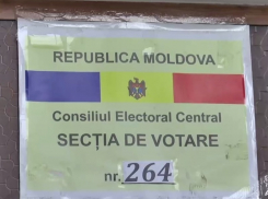 В Дурлештах голосуют в театральных декорациях и под песни Carla's Dreams 