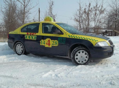 Столичным таксистам, которые в четыре раза взвинтили цены из-за снегопада, пригрозили наказанием