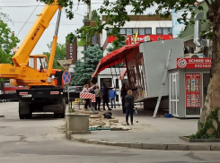 Весенняя уборка в Кишиневе – незаконные конструкции эвакуируют