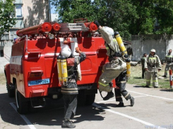 Грузовик с мебелью сгорел в гараже колледжа в Тирасполе