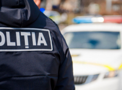 В минувшие выходные полицейских избивали и нападали на них с топорами