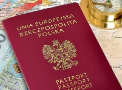 Бурное негодование Украины вызвали новые польские паспорта с претензиями на Львов