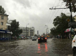 Непогода в Кишиневе: Албишоара вновь затоплена, на Колумне упало дерево