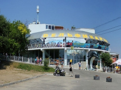 На пляже в центре Одессы двухлетняя девочка получила пулевое ранение