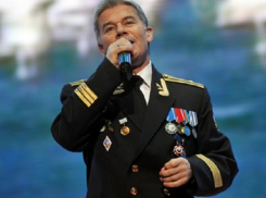 Скандал с танцами полицейских под хит «любимого певца Путина» привел к отправке их на войну