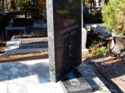 Соцсети: в Кишиневе снова активизировались кладбищенские вандалы