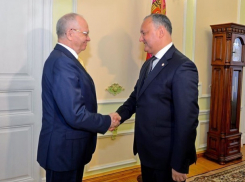 Участие в Санкт-Петербургском международном экономическом форуме обсудил с послом России Игорь Додон 