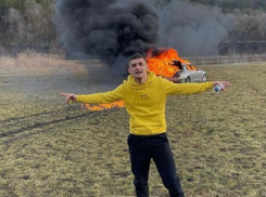 Дурной пример заразителен - еще один молдавский тик-токер сжег свой автомобиль