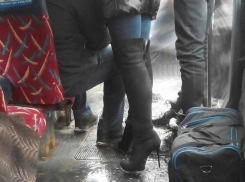 Первая «весенняя» девушка на шпильках в маршрутке удивила жителя Кишинева