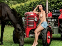 Обнаженные немецкие трактористки показали свою соблазнительную красоту в новом «мужском» календаре