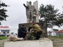 «Жрачка и пивас» важнее памяти: жители Пересечина плюют на состояние местного памятника солдату-освободителю
