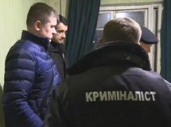 Молодожены и гости свадьбы пили и танцевали рядом с мертвым братом жениха в Киеве