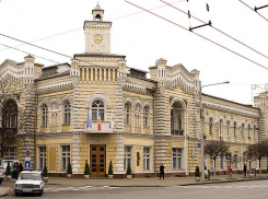 Пир во время чумы: в разгар кризиса примэрия покупает новые занавески, ковры и цветы 