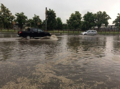 Майская гроза в Кишиневе за 15 минут затопила улицу Албишоара 