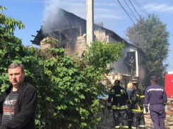 В Дурлештах загорелся недостроенный дом, пожар тушат три бригады