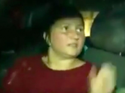 Буйная автоледи напала на полицейского при своем ребенке в Кишиневе