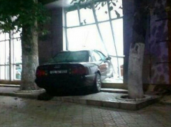 В Бельцах автомобиль влетел в аптеку