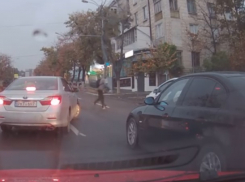 В Кишиневе мужчина спас котенка из-под колес автомобиля