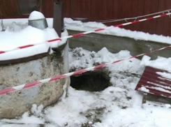 Опасный кратер загадочно появился на улице в Сынжере и создал угрозу для местных жителей