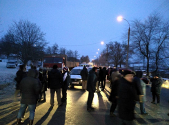 LIVE! Депутаты-социалисты и местные жители перекрыли дорогу на Милеску-Спэтару, 23
