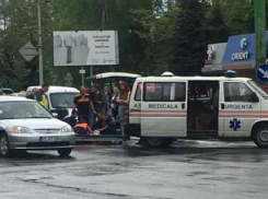 Молодую женщину сбил автомобиль на пешеходном переходе на Ботанике