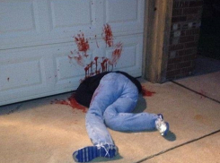 Кровавое нападение: жителю Бельц вспороли бок на пороге собственной квартиры 