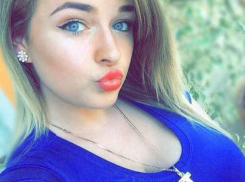 Девушка с 10 размером груди заявила, что мечтает от нее избавиться