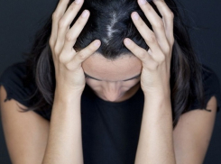 Извращенец насмотрелся эротических фильмов и заставил несовершеннолетнюю дочь заняться с ним сексом