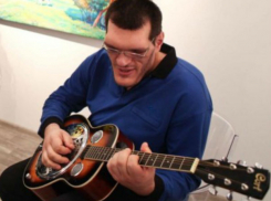 Солист популярной украинской группы умер на сцене во время концерта на эстонском фестивале