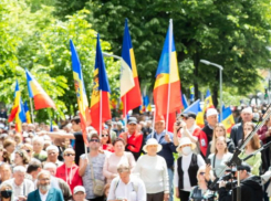 «Jos Sandu» - главный лозунг многотысячных протестов в центре Кишинева