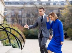 Макрон: Мы будем внимательно следить за выборами в Молдове и поддерживаем Санду