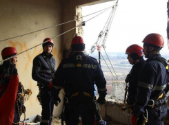 На Буюканах подросток упал со здания с высоты 15 метров