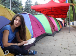 В Городке Победы играют в шахматы и читают книги 