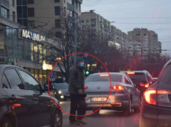 Полиция начала отслеживать пешеходов, переходящих дорогу в неположенных местах